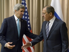Americký ministr zahraničí John Kerry (vlevo) a jeho ruský protějšek Sergej Lavrov ve čtvrtek v Ženevě.