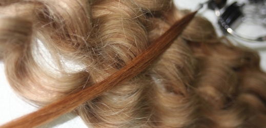 U prodlužování vlasů je důležitý výběr materiálu i salonu (ilustrační foto).