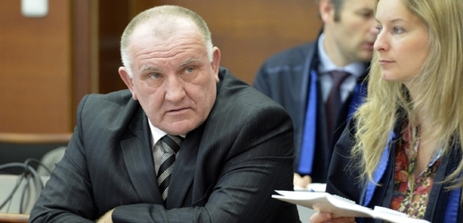 Bývalý ředitel liberecké policie Miroslav Dvořák u soudu.