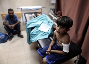 Zraněné palestinské děti v nemocnici v Gaze.