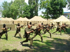 Výcvik příslušníků ukrajinských ozbrojených sil.