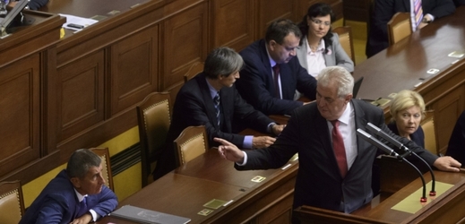Miloš Zeman vystoupil na mimořádné schůzi sněmovny.