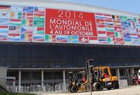 Výstaviště Paris Expo je připravené na zahájení autosalonu.
