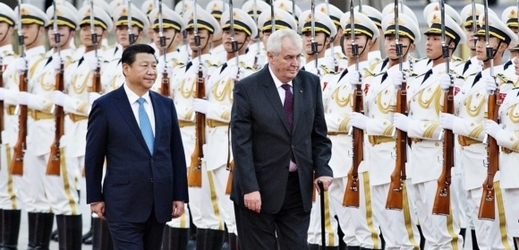 Prezident Miloš Zeman se v Pekingu setkal s čínským prezidentem Si Ťin-pchingem.