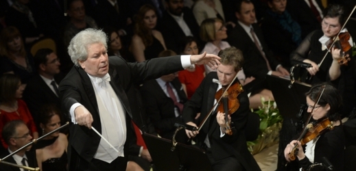 Česká filharmonie s šéfdirigentem Jiřím Bělohlávkem. 