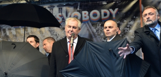 Miloš Zeman během svého projevu na Albertově.
