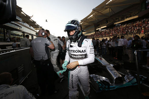 Nico Rosberg skončil kvůli technickým potížím až na 14. místě.