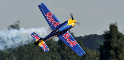 Novou sezonu chce akrobatický pilot Martin Šonka zahájit alespoň tak, jak ukončil tu letošní. 