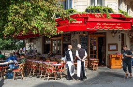 Restaurace v Paříži.
