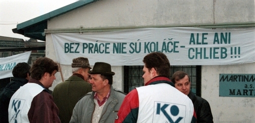 O sociální dávky přišlo tisíce Slováků.