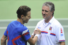 Daviscupový kapitán Jaroslav Navrátil ocenil Berdychův zlepšený return i pohyb.