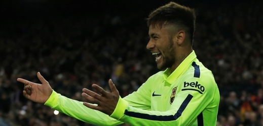 Neymar se raduje z gólu do sítě Atlética.
