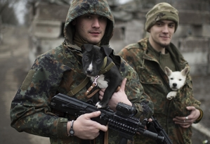 Ukrajinští vojáci v Mariupolu.