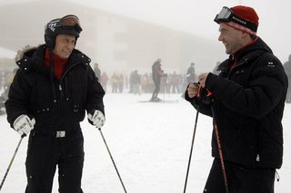 Putin a Medveděv na lyžích.