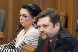 Hana Wolfová a Petr Wolf u ostravského krajského soudu (na snímku z 27. ledna 2012).