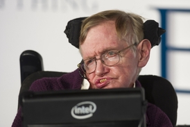 Stephen Hawking také trpí amyotrofickou laterální sklerózou.