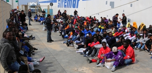Uprchlíci na ostrově Lampedusa, jižní Itálie.