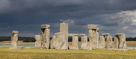 Neolitičtí zemědělci vztyčili i Stonehenge.