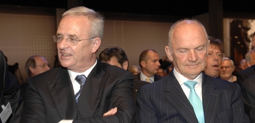 Generální ředitel Martin Winterkorn (vlevo) a předseda dozorčí rady německé automobilky Volkswagen Ferdinand Piëch.