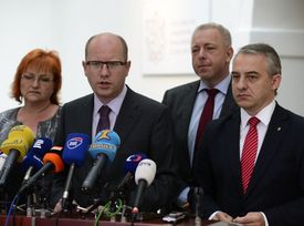 Politici na jednání s odborovými svazy České pošty, 20. května 2015.