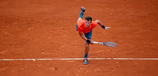 Tenista Tomáš Berdych na úvod Roland Garros porazil Japonce Jošihita Nišioku po setech 6:0, 7:5 a 6:3.