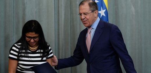 Sergej Lavrov se svou venezuelskou kolegyní Delcy Rodríguezovou.