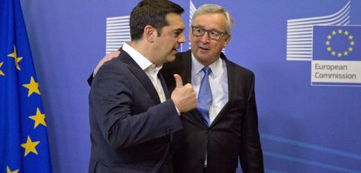 Řecký premiér Alexis Tsipras (vlevo) a Jean-Claude Juncker.