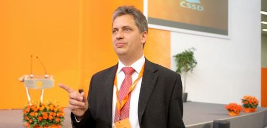 Jiří Dienstbier potvrdil, že schválená státní politika počítá se změnou financování neziskových organizací.