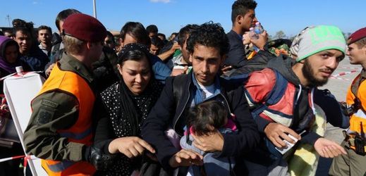 Uprchlíci přicházející do Rakouska.