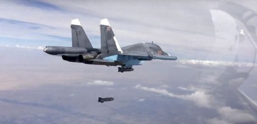 Ruský letoun Su-34 při operaci v Sýrii.