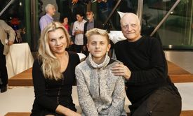 Rodinná fotografie Bořka Šípka s Leonou Machálkovou a jejich synem Arturem.