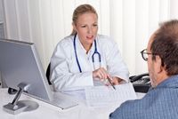 Lékař nemá právo žádat od pacienta registrační poplatek.