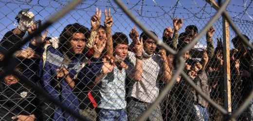 Evropská unie teď platí za svou neschopnost sama si ochránit hranice a spravedlivě si rozdělit uprchlíky. 