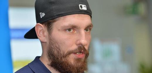 Hokejový obránce Michal Kempný se podle zámořských médií domluvil na smlouvě s Chicagem.