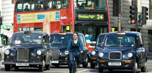 Londýn bojuje se znečištěným ovzduším, zdražil parkové dieselům (ilustrační foto).