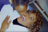 Snímek z traileru na dokument Whitney.
