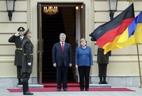 Petro Porošenko a Angela Merkelová.