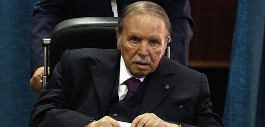 Abdal Azíz Buteflika oznámil rezignaci na post prezidenta Alžírska.