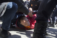 Španělská policie zatýká podezřelého (ilustrační fotografie). 