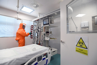 Biobox pro hospitalizaci pacientů s vysoce nakažlivou nemocí byl představen 2. února 2022 v Praze na Klinice infekčních nemocí Fakultní nemocnice Bulovka.
