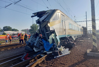 V Bohumíně se brzo ráno 27. června 2022 srazil vlak pendolino (na snímku) odjíždějící do Prahy s posunovací lokomotivou. Srážku nepřežil strojvedoucí pendolina. Ve vlaku se lehce zranil jeden člověk, kromě toho byli zraněni čtyři zaměstnanci společnosti ČD Cargo.