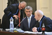 U Městského soudu v Praze začalo hlavní líčení v případu kolem dotace na stavbu areálu Čapí hnízdo, ve kterém čelí obžalobě bývalý premiér Andrej Babiš (ANO) a jeho někdejší poradkyně Jana Nagyová (dříve Mayerová), 12. září 2022.